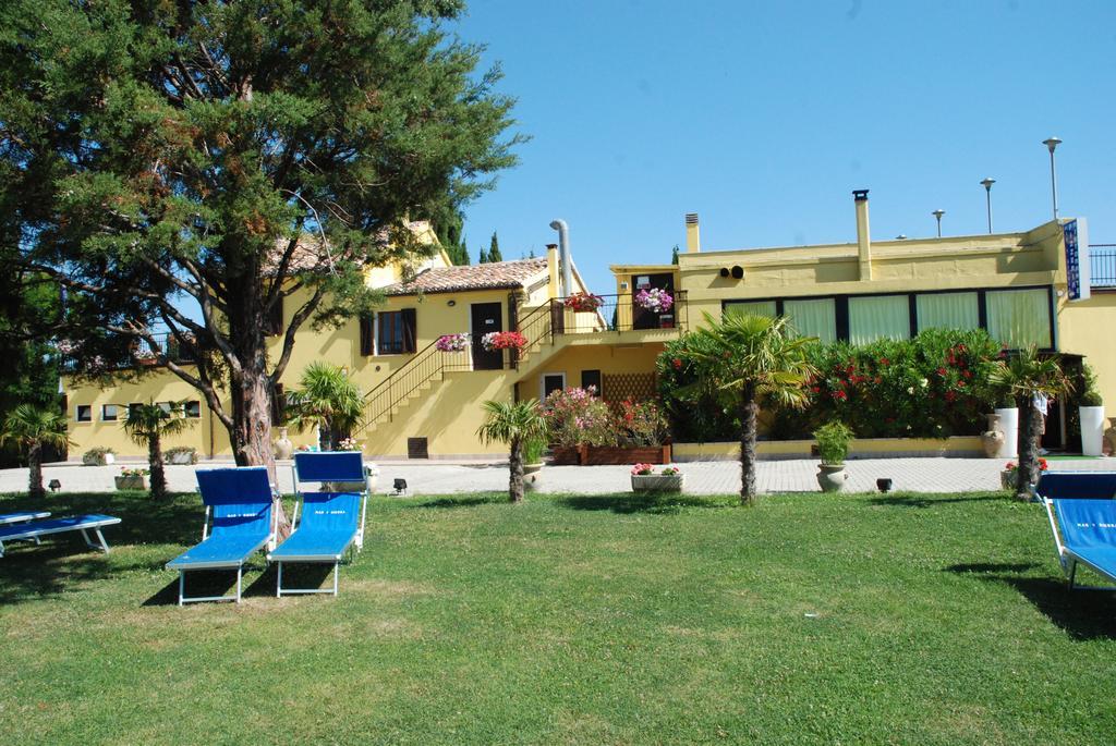 Camping Village Mar Y Sierra San Costanzo Exteriér fotografie